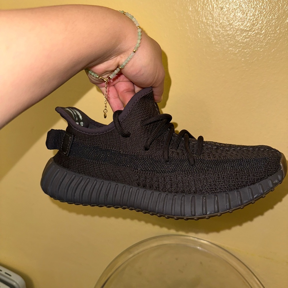Yeezy - Picture 6 of 11